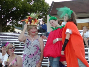 Budge, 'Miss' Relay 2005 being awarded his crown