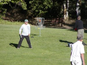 Disc golf players warming up