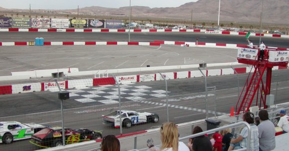 IMCA Modifieds taking the green flag