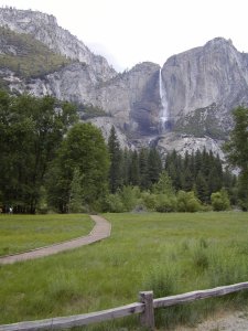 Yosemite Valley-Vista point overlooking Yosemite Falls