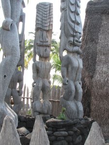 Ki'i (wooden images) standing watch over Hale o Keawe
