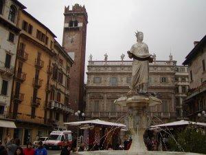 Piazza delle Erbe, Verona