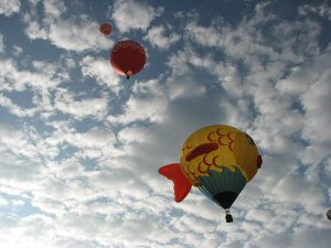 Bullseye (Target) and Sushi balloons - pilots George Ibach and Katie Griggs