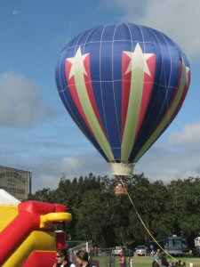 Falling Star balloon giving tethered rides