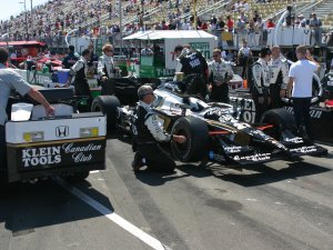 Team Klein working on tires